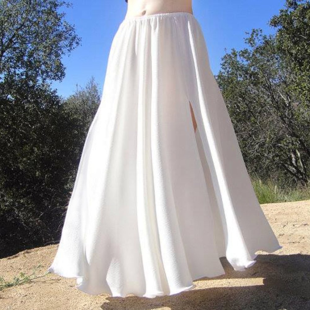 Off-White crepe-de-chine maxi skirt. 1 slit. Size M. Long. New